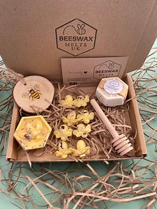 MINI Bee Gift Box: Beeswax Melts, Soap, Honeycomb & Bee Log Slice - Etsy UK