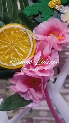 Paseando Por Santa Cruz on Instagram: "En el taller de la Mercería de @ana.lameiro ya están preparando estos tocados artesanales inspirados en los “Ritmos Latinos”, la temática del Carnaval de este año 💃🌴 Se trata de piezas llenas de color con motivos tropicales, ideales para completar tu disfraz. 🎭 Si estás buscando el complemento perfecto o materiales para confeccionar tu propia idea, puedes pasarte por su local que se encuentra en pleno centro de Santa Cruz📍 C/ Suárez Guerra, 24 – ☎️ 922 