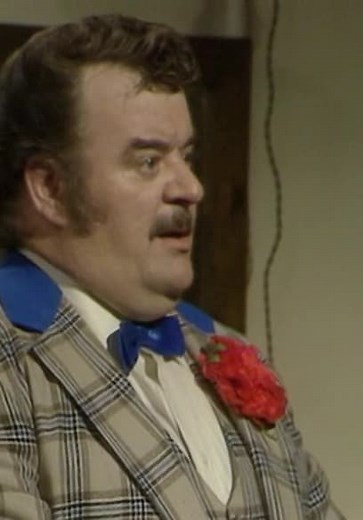 Hi-De-Hi! S02:E01 - If Wet in the Ballroom