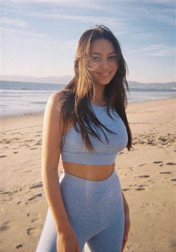 Fiona Barron 02/09/2022 • CelebMafia