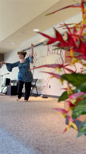 Some hula for you on this Aloha Saturday with Aunty Kuʻuipo Lorenzo 💐 Mele: Waikīkī #Hula #Hawaii #Aloha #フラ #ハワイ | Dillon Ancheta