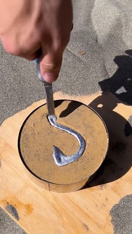 Melting aluminum cans to create unique handmade pieces