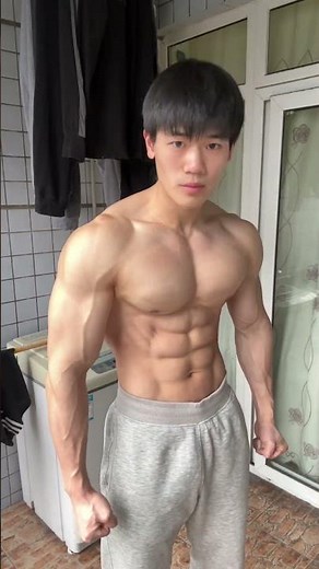 chinese muscle man showing off his muscles 💪💦😎 #sixpack #asian #sexy #muscle