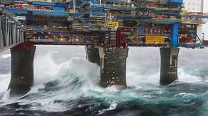 How do Heavy Waves Affect Offshore Structures?