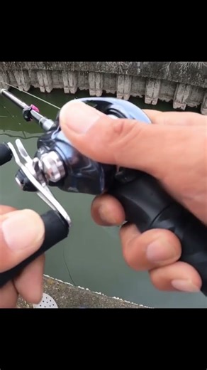 【ルアー釣り】衝撃の水面爆破！！表層炸裂バイトで喰ってきた魚がエグすぎた！