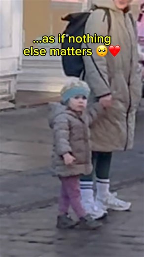 Nahhh man this is too cute 😩❤️ #singer #singing #public #reaction #cute #adorable #onerepublic