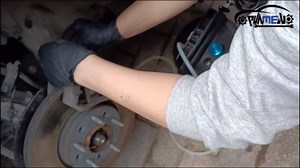 2L Vacuum Brake Bleeder Kit One Person Pneumatic Brake Fluid Bleeder Kit with 2L Fluid Extractor and 1L Refilling Bottle