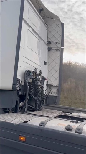 Smooth Truck Passing By in Traffic | Real Transport Moment