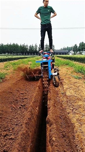 #fcnfm Lightweight Post Hole Auger Delivering Surprising Power in a Small Package