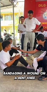 Wound on a bent knee? … Wrap smart—secure, flexible, and ready to move. bandaging technique🩹. … #bandaging #firstaid #firstaidtraining #firefighter #firefightertraining #firefighternurse #EMS #firenuzzle | firenuzzle