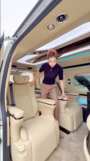 Immersive experience of the Toyota Hiace 7-seater #ToyotaHiace #BusinessVehicle #MPV