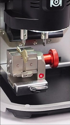 Medeco Key | Alpha Pro | Key Cutting Machine #keycutting #medecokey