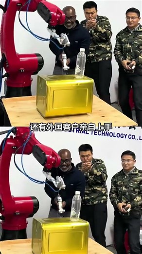 老外：中国人又拿火药放烟花！#搞笑 #抽象 #内容过于真实 #娱乐评论大赏