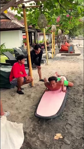 If you want to learn surfing, don't forget to chat with us. #izzysurfschool #beginnersurftips #surfingvibe #surfinglife #justforfun #goodticher #havefun #surfinglessons