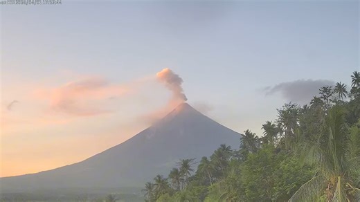 Mayon Volcano lava flow seen —PHIVOLCS