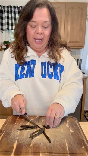 84K views · 1.7K reactions | How to make homemade vanilla extract using vanilla beans from Rwanda! It's so easy! These by far have the best aroma ever! #Mountaincookinwithmissy #vanillabeankingspartner | Mountain Cookin’ with Missy | Facebook