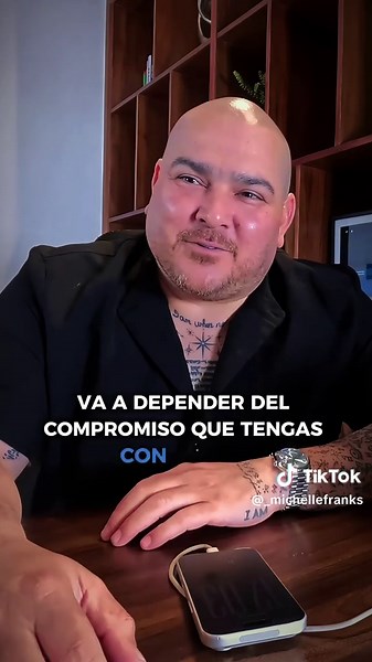 El matrimonio ya es difícil… pero con un diagnóstico de autismo, todo se vuelve más complejo 💔 No es falta de amor. Son idiomas emocionales distintos 🧠💬 Malentendidos, silencios, rutinas que pesan… y aún así, una forma de amar profunda y real 🤍 No es perfecto. Es aprender a amar diferente… todos los días.#autismo #autism #matrimonios #amorproprio