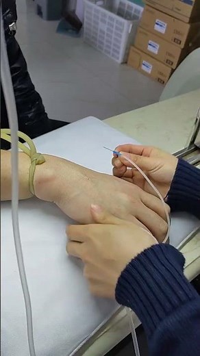 Step-by-Step IV Insertion Technique | Nurse Guide Class | IV & Intramuscular IM Injection #shorts N2