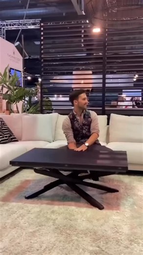 Souffle d'Intérieur on Instagram: "✨ Quand la fonctionnalité sublime l’élégance… Découvrez cette table basse relevable et extensible en bois, pensée pour accompagner chaque instant de votre quotidien. En un simple geste, elle se transforme pour passer d’une table basse conviviale à une véritable table de repas, idéale pour recevoir ou profiter d’un moment confortable devant un plateau télé. Son plateau en bois chaleureux apporte du caractère et une atmosphère authentique à votre salon, tandis qu