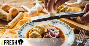 Hovězí guláš na černém pivu s karlovarským knedlíkem