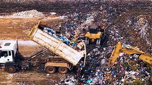 [Société]🇨🇮L’Agence nationale de gestion des déchets (ANAGED) a décidé de s'engager à travailler avec le secteur privé, pour une gestion durable des déchets en Côte d'Ivoire. A cet effet, une rencontre s'est tenue dans ses locaux afin d’informer les responsables des industries, sur la politique de cadre légal et réglementaire actuel de gestion des déchets dans notre pays. #RTIinfo | RTI Info