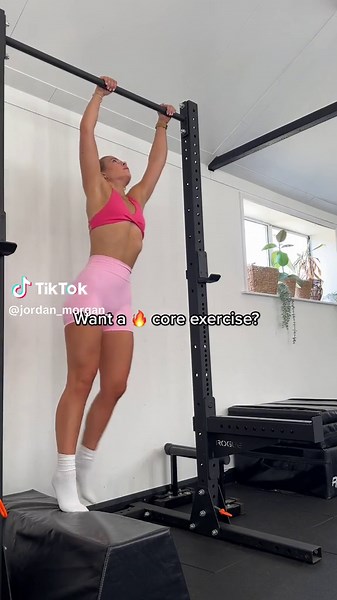 These BURNNN give them a go if you want some serious doms the next day 🔥 #abworkout #coreworkout #coreexercises #gymgirl #gymfit