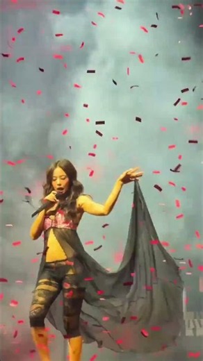 Tame Impala & JENNIE sing “Dracula” remix together for the first time (Boston 7/29/26)