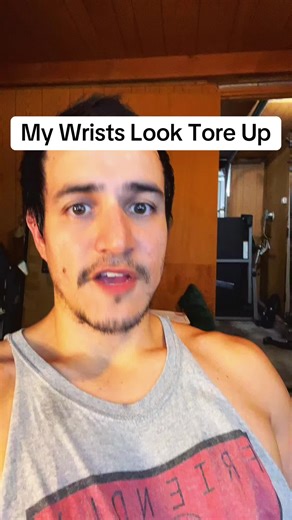 Bruised up wrists with some skin tears #deadlift #wriststraps #grip #fitness #fyp