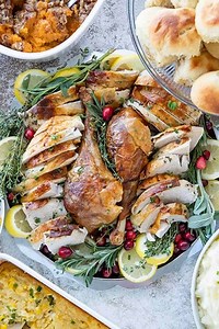 Best Roast Turkey is flavor-packed, juicy on the inside with an irresistible buttery skin! Learn how to easily make a turkey with this simple recipe for Thanksgiving, Christmas or any time of year! Click on the recipe link below for step by step photos of how to roast a turkey. Recipe: https://thesaltymarshmallow.com/best-roast-turkey/ | The Salty Marshmallow
