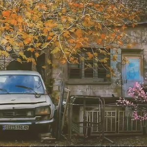 Charlotte Gainsbourg "L'un part...L'autre Reste"💕 "Ont-ils oublié leurs promesses? Au moindre rire, au moindre geste Les grands amours n'ont plus d'adresse Quand l'un s'en va et l'autre reste" | Chansons Françaises De Tous Les Temps