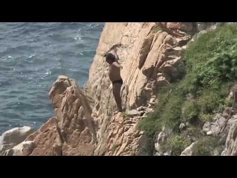 45mの断崖から死のクリフダイビング La Quebrada （メキシコアカプルコ） Acapulco Mexico cliff divers