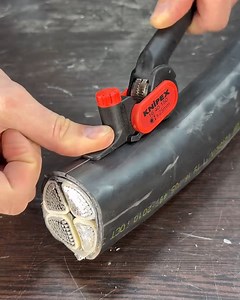 1.7M views · 697 reactions | This tool will strip your cables in seconds!⚡ | MetDaan Creative | Facebook