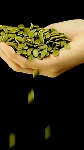 582K views · 19K reactions | La semilla de calabaza es una fuente natural de proteínas, fibra, antioxidantes y minerales que fortalecen nuestra salud y aportan energía de manera saludable. #semilladecalabaza, #nutricion, #salud, #bienestar, #natural, | Para Qué Sirve Ec | Facebook