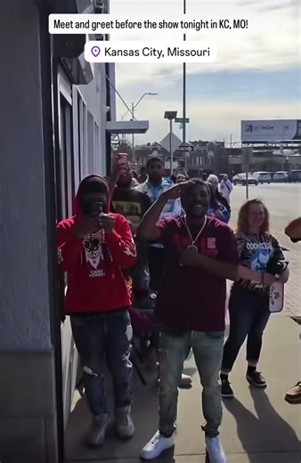 #stinje goes to the #cookie store before show in #kansascity | cookies store