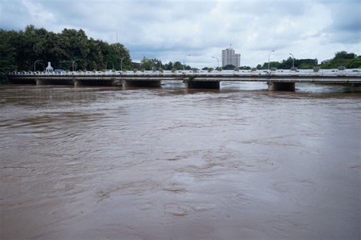 Chiang Mai maintains flood alert despite lower water levels