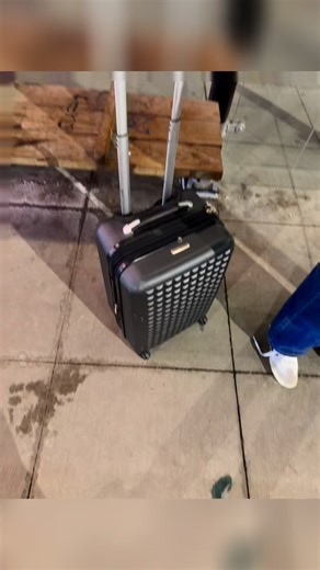 Hugo - Real Estate Chicago | “On a break” they said… 😂✈️ Meanwhile my phone is blowing up like I never left 📲🔥 Clients texting. Calls coming in. Emails stacking.... | Instagram