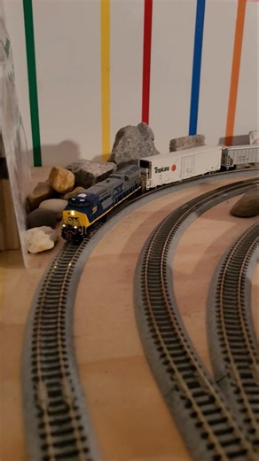 A CSX ET44AC leads a mixed freight #nscale #modeltrains #train #scaletrains #csx #modelrailroad