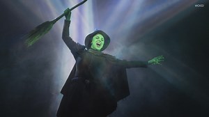 Behind the scenes of 'Wicked' | The process of making Elphaba green
