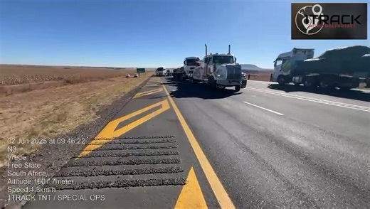Truck Driver Strike | Road obstruction on the N3 at Roadside is being cleared. Full update in comments | SA Trucker