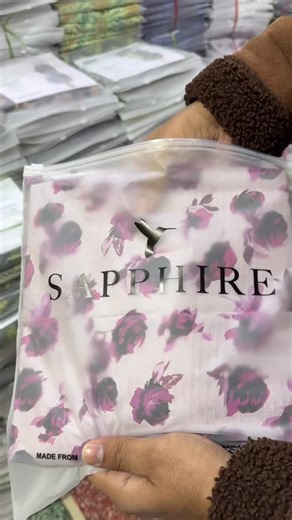 Almaaz fabrics on Instagram: "Lawn invester rate pr krny ja rhy hai 2 bary brands ki lauching | ALHUMDULILLAH #almaazfabrics #foryou #sapphire #wholesale #nishat"