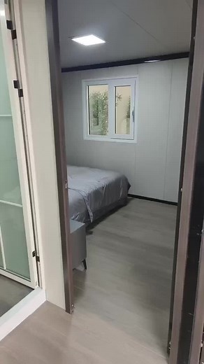 Exploring the Inside of a 20ft Expandable Container House