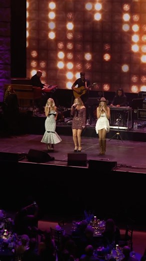 Carly Pearce, Carter Faith, and Kaitlin Butts Perform Dolly Parton's "9 to 5" at the 19th #ACMhonors