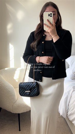 Building a capsule wardrobe: classic outfit ideas #capsulewardrobe #classicoutfits #stylinginspiration #chicoutfits #capsulewardrobestyle