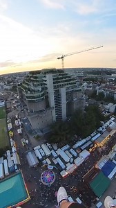 der Freefall Tower ist nichts für Leute mit Höhenangst 🤯 #freefalltower #freierfall #höhenangst #kirmes #hamburgerdom #hamburg #omg #thrill #kermis | The Coaster Scoop