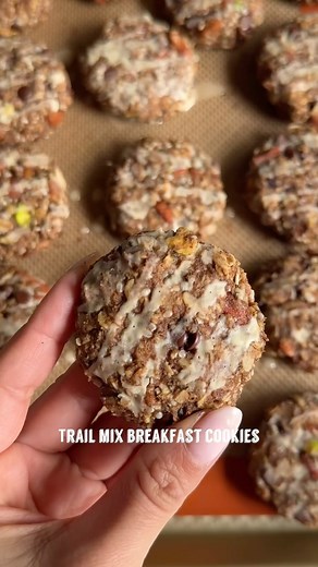 TRAIL MIX BREAKFAST COOKIES⬇️ When you can have cookies for...