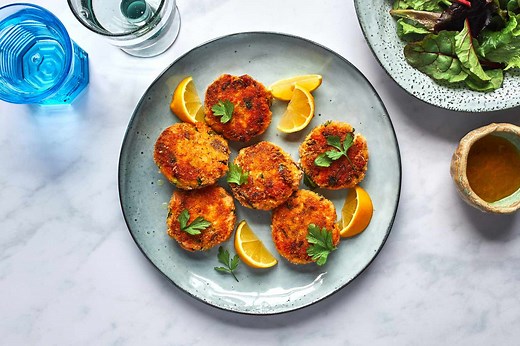 Make the Most of Leftover Salmon With These Crispy Salmon Cakes