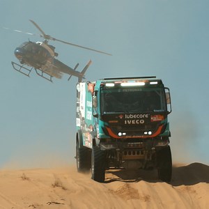 12 stages. 8.375 km in total. 4.258 km of special challenges. Sand. Dunes. Canyons and rocky tracks. It was all part of the experience at Dakar Rally 2022, which took place between 1st and 14th January 2022 in Saudi Arabia, starting and finishing in Jeddah. We’re thrilled to have taken part alongside Team PETRONAS De Rooy IVECO with our FPT Industrial Cursor 13 engines. #PoweredByFPT #Dakar2022 | FPT Industrial