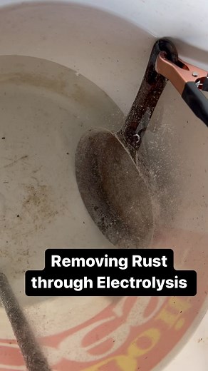 40K views · 639 reactions | Rust removal on an Antique Cold Handle skillet with Electrolysis #outdoor #vintage #restore #recycle #davecanterbury | David Canterbury | Facebook