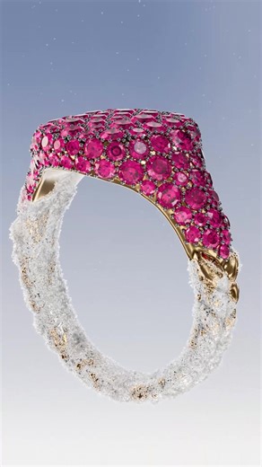 Color comes to life in our Pavé pinky ring, crafted with vibrant sapphires and 18K gold.