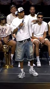 Aaron Wiggins shows love to Nick Collison as the OKC legend gets a standing ovation from the crowd! 🤩👏 | NBA